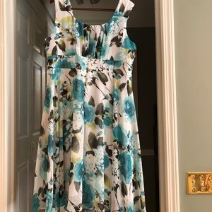 Gorgeous Floral dress. 🌺💐